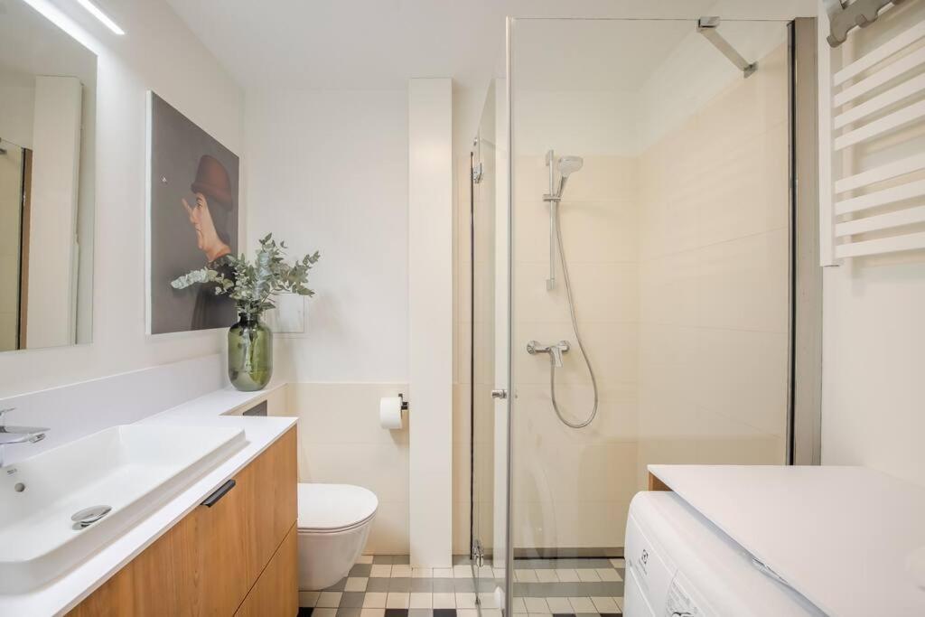 Cityscape Haven: Urban Retreat Gdansk Bagian luar foto