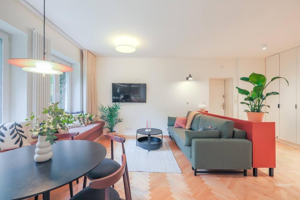 Cityscape Haven: Urban Retreat Gdansk Bagian luar foto