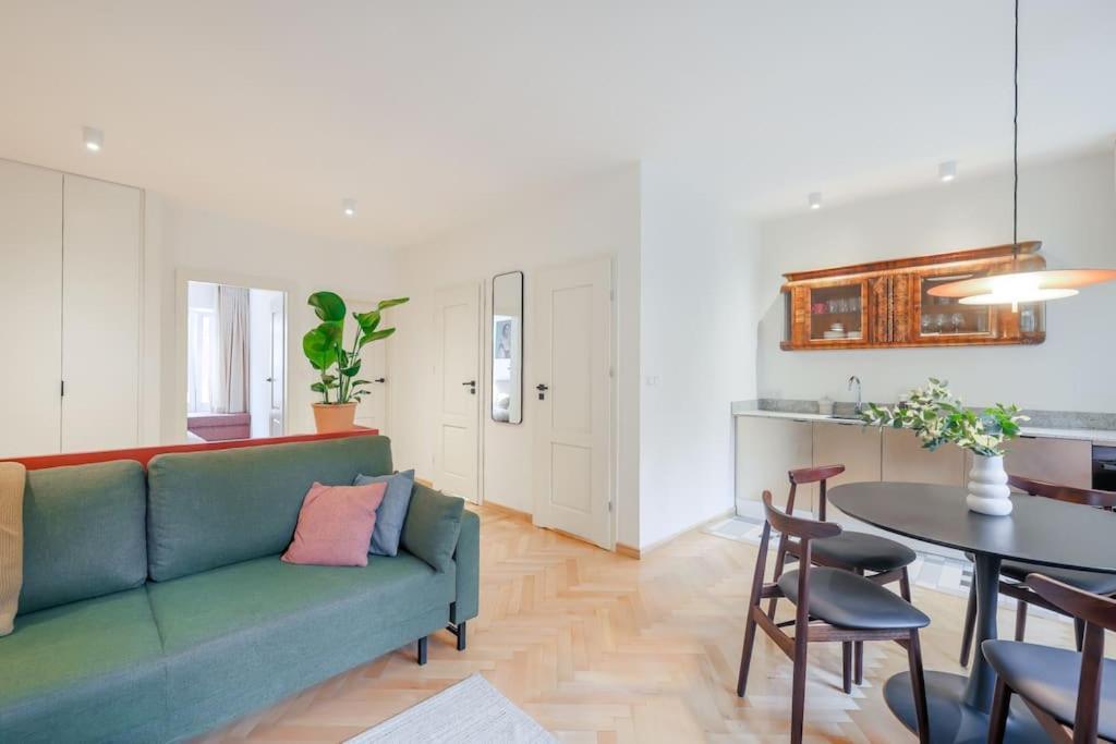 Cityscape Haven: Urban Retreat Gdansk Bagian luar foto