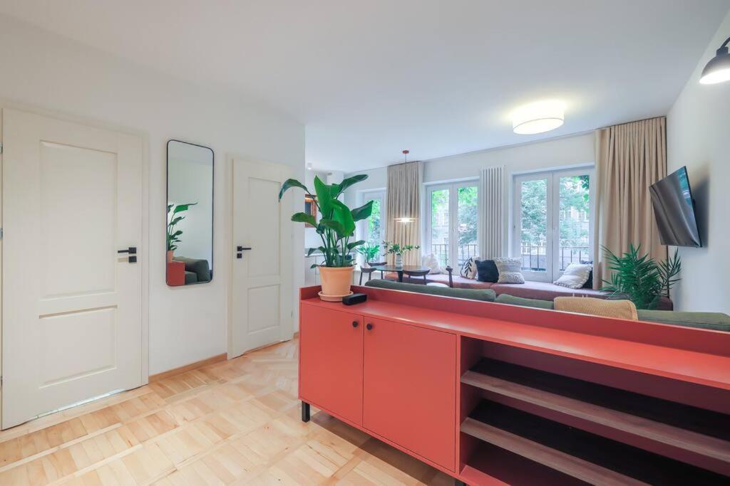 Cityscape Haven: Urban Retreat Gdansk Bagian luar foto
